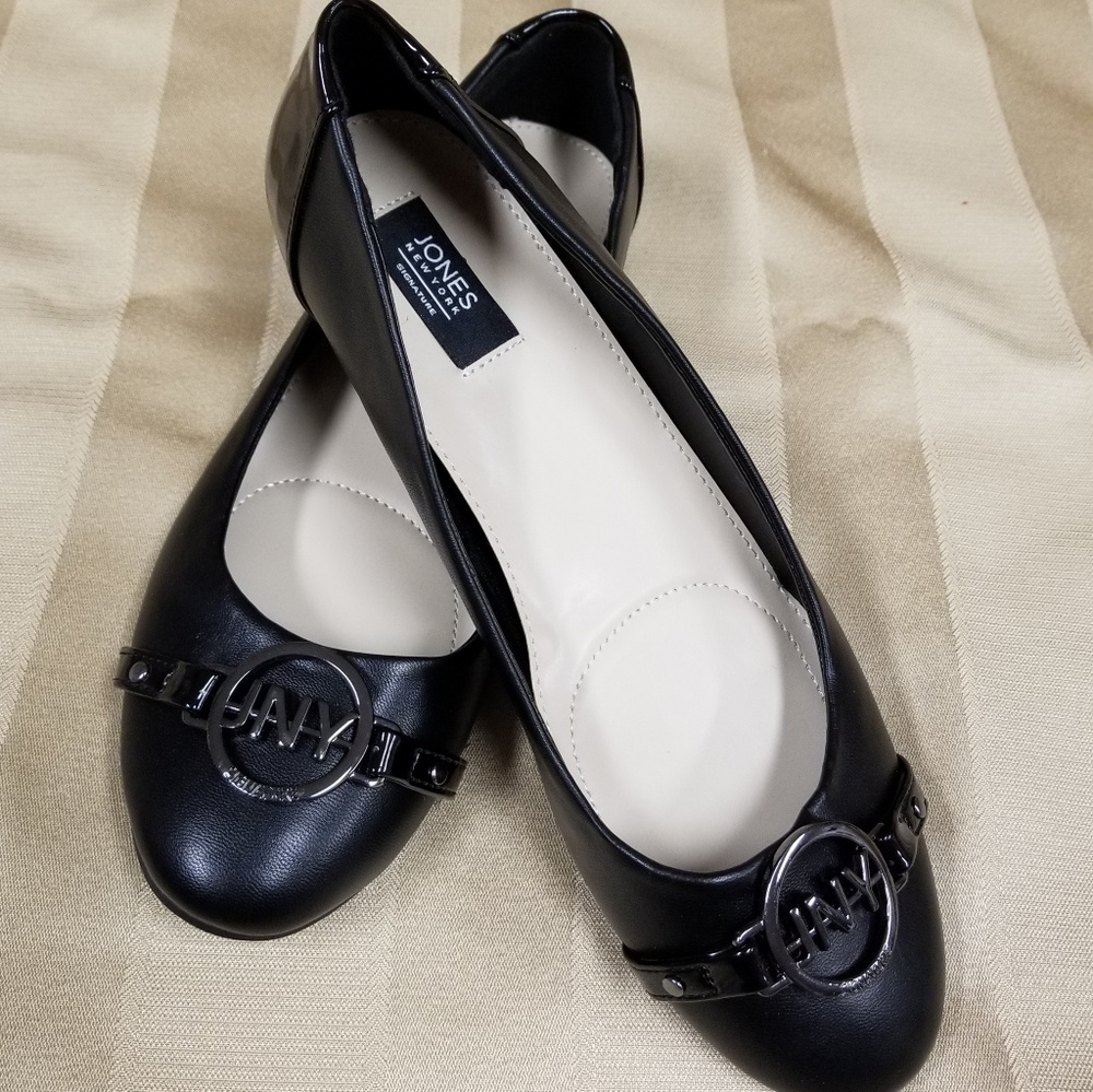 Jones New York "Libby" Black Flats NWOT - Size 8M